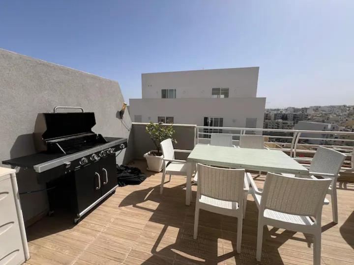Amazing Spacious Apartment With Bbq & Jacuzzi Saint Julian's Luaran gambar