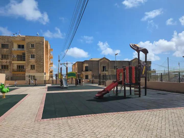 Amazing Spacious Apartment With Bbq & Jacuzzi Saint Julian's Luaran gambar